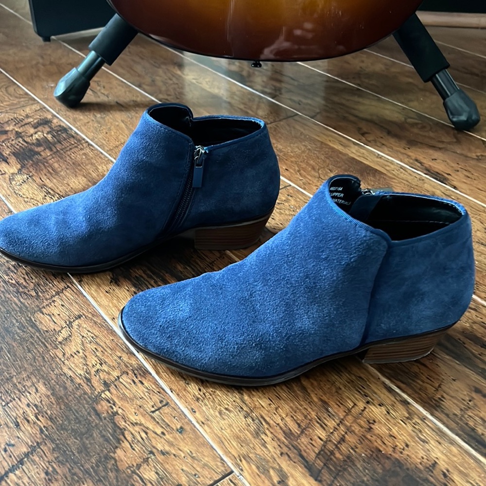Crown Vintage Blue Suede Shoes / Booties